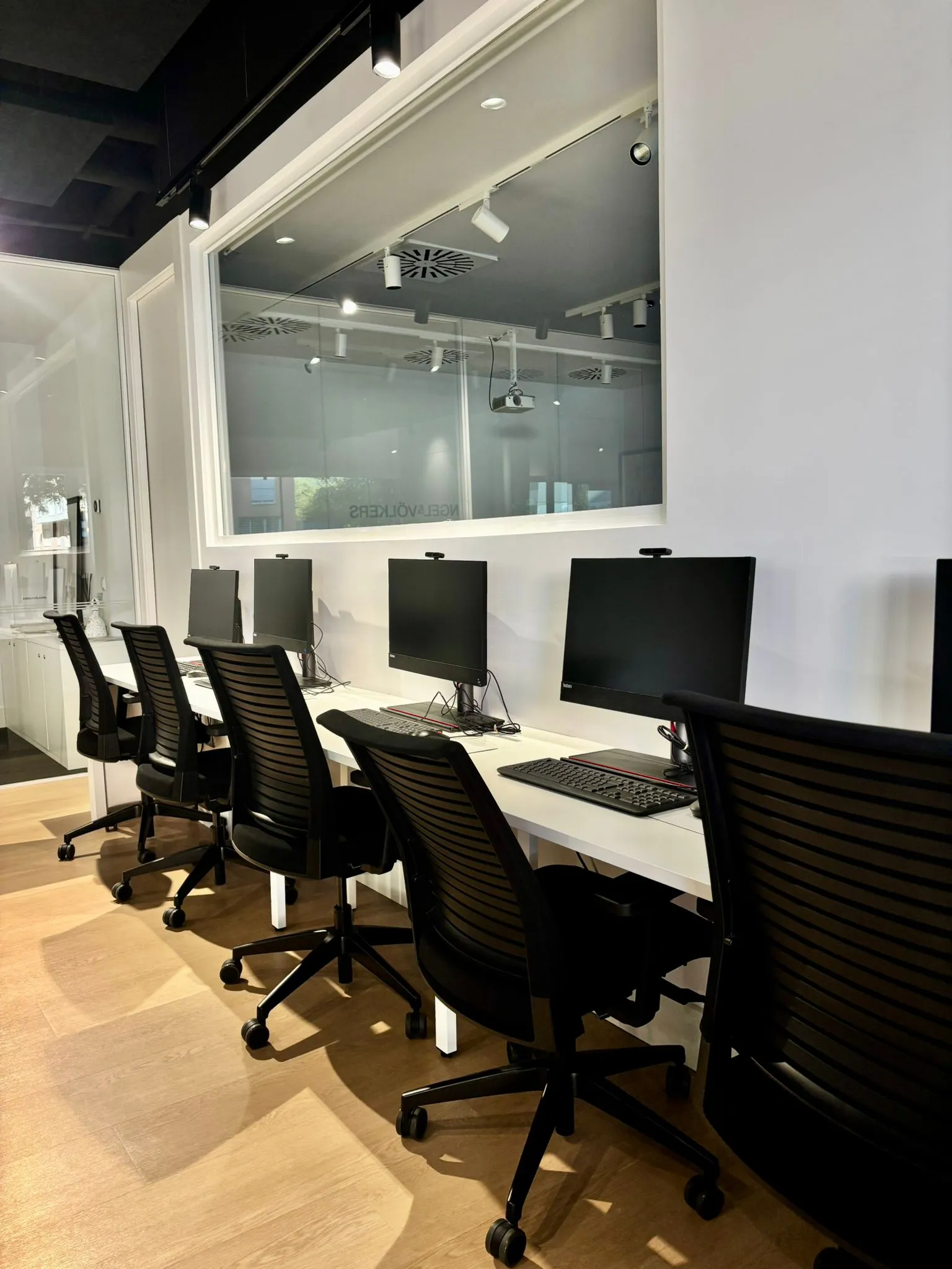 Diseño de oficinas Engel and Volkers - 7